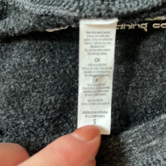 Soft sweatshirt, it's nice and long. - Picture 3 of 3